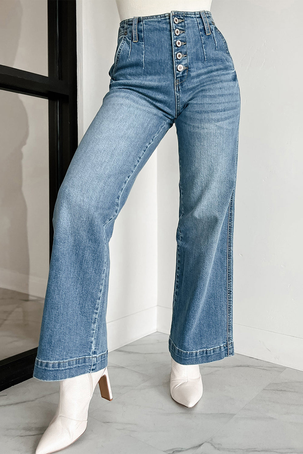 Schemerblauwe jeans met meerdere knopen - PrizQ