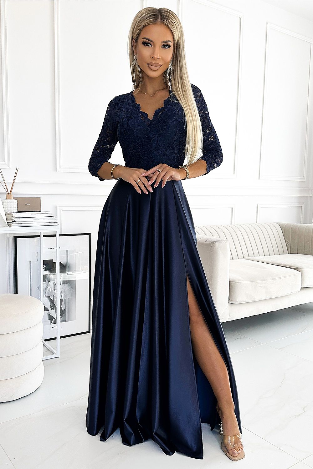 Model draagt ivoren Numoco jurk op bruiloft – Elegante outfit voor speciale gelegenheden