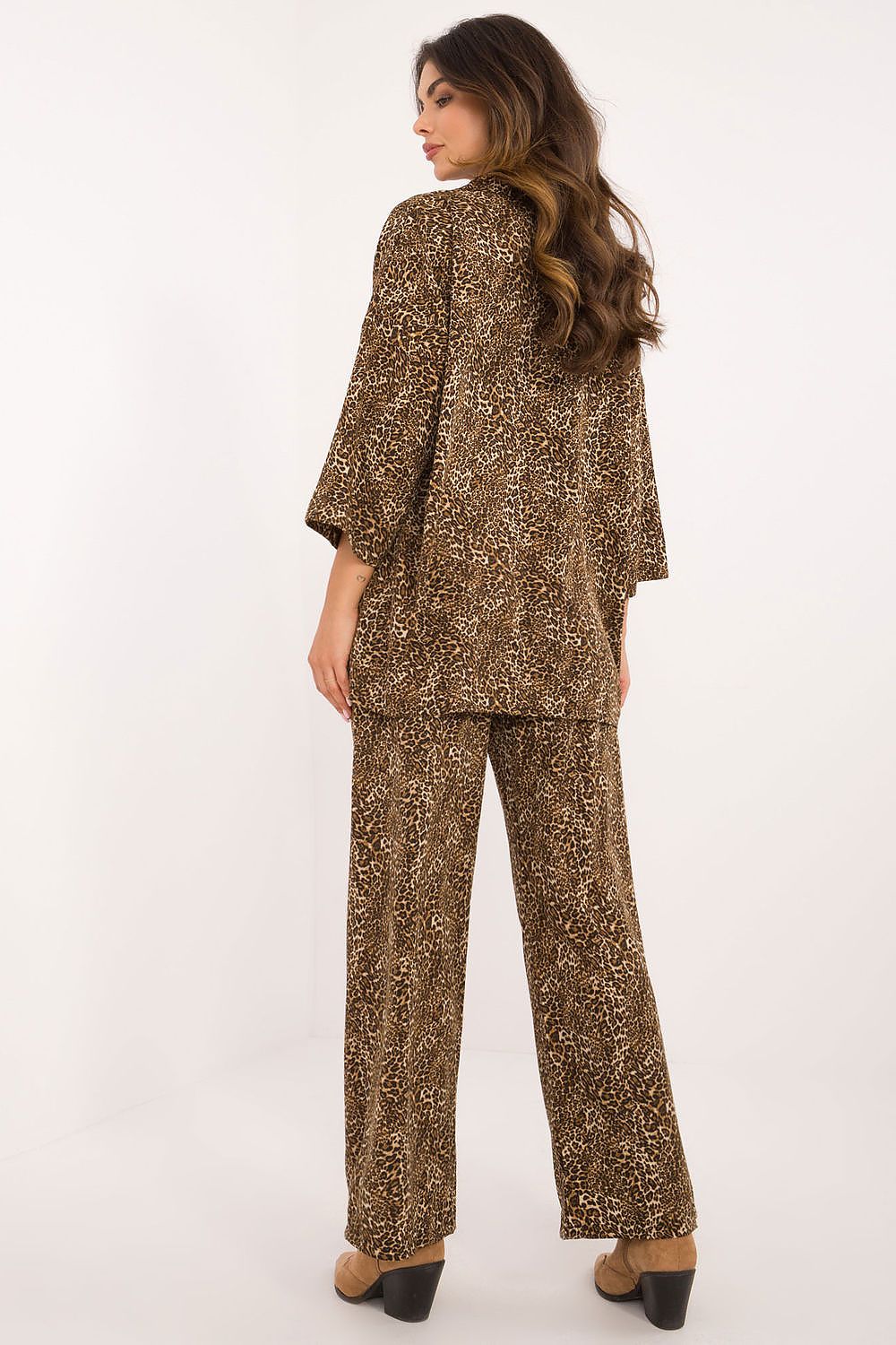 Detail broek: Wijde pijpenbroek met hoge elastische taille – Safari Chic Duo Set door Numoco
