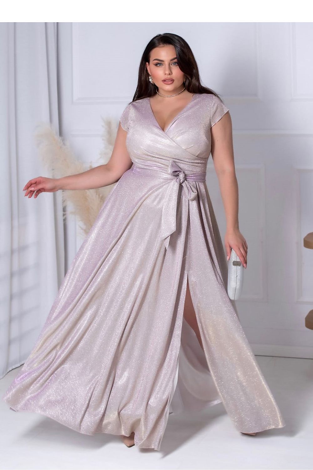 Numoco Rosé Radiance Plus Size Jurk 208814 – Glinsterende vuilroze avondjurk met V-hals