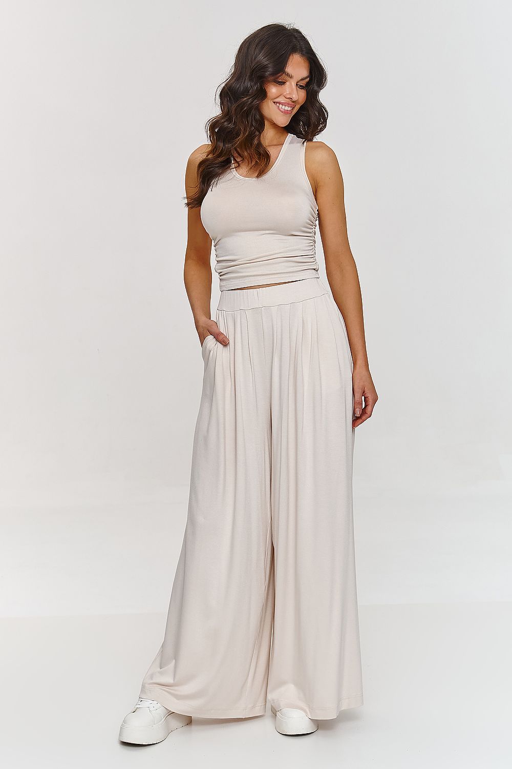 AuraBreeze Elegance Set in Beige – luchtige viscose outfit voor een chique zomerlook.