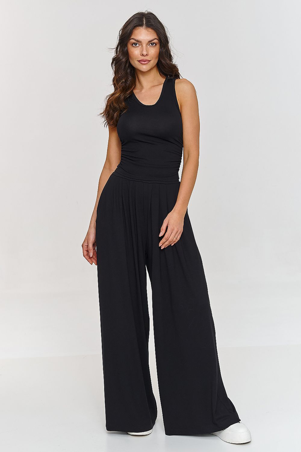 Set model 209753 AuraBreeze Elegance Set in Zwart – luchtige viscose outfit voor een chique zomerlook.