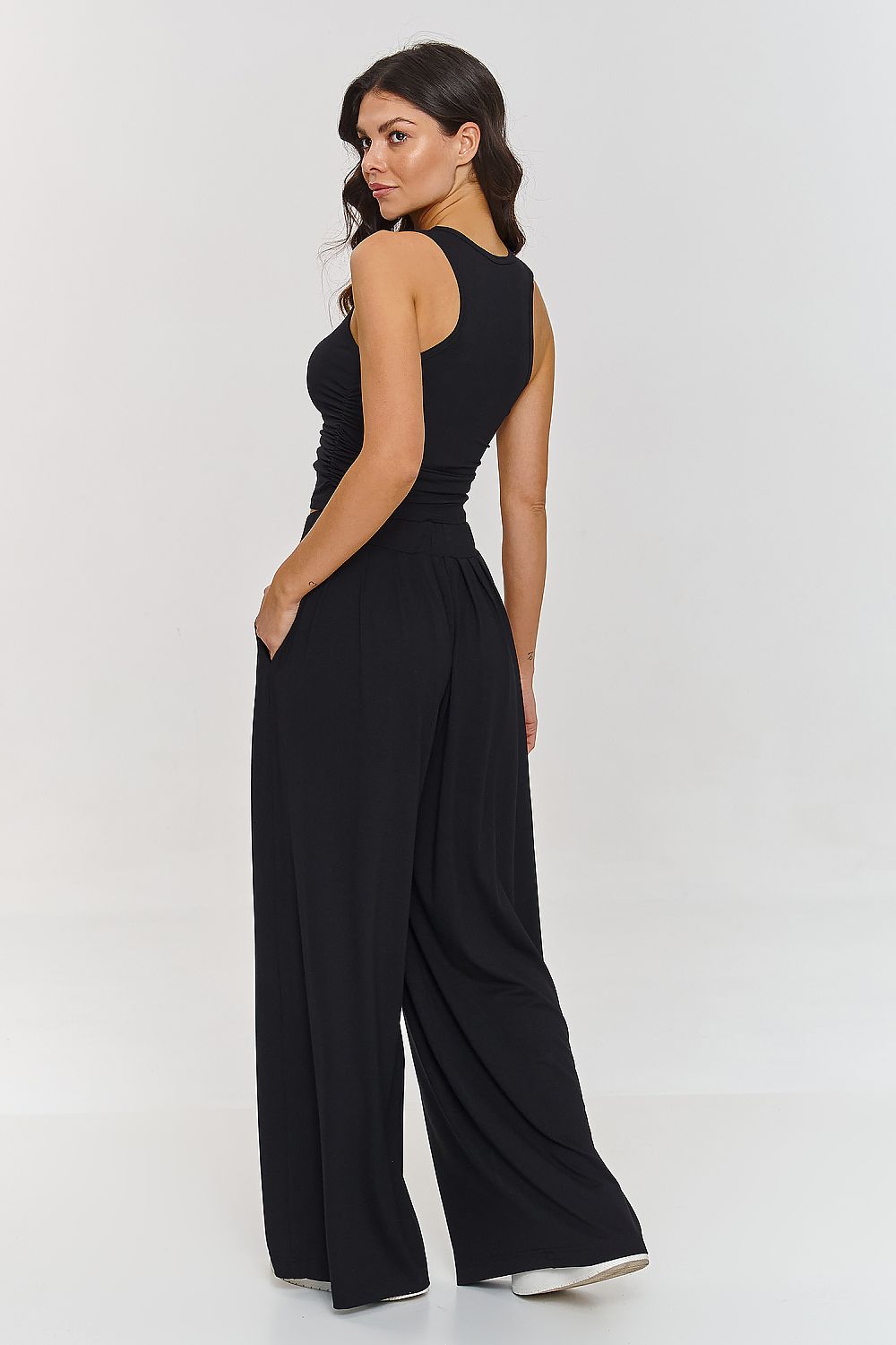 Close-up van de hoge taille broek en elastische band – comfortabel design voor alle lichaamsvormen