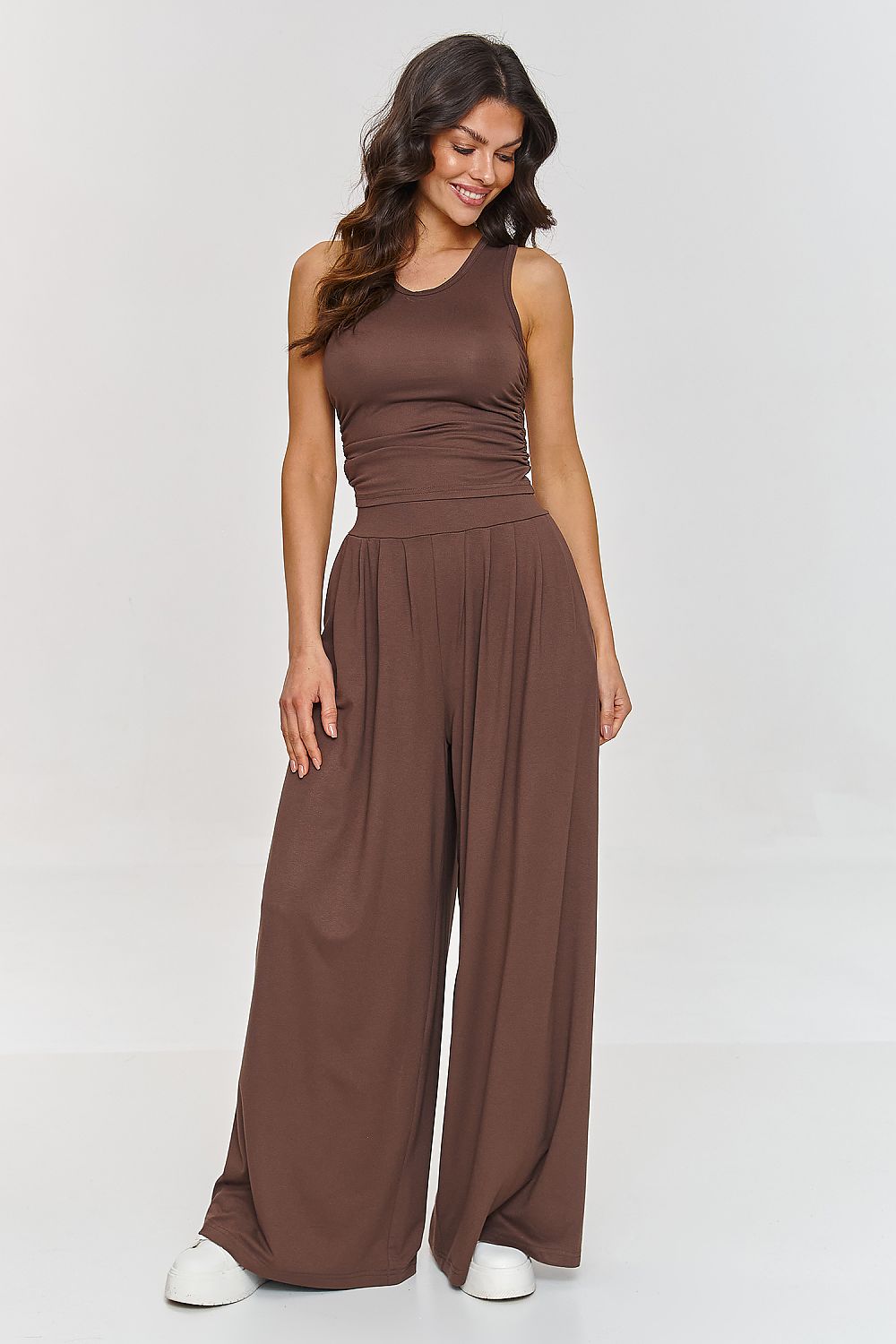 AuraBreeze Elegance Set in Bruin – luchtige viscose outfit voor een chique zomerlook.