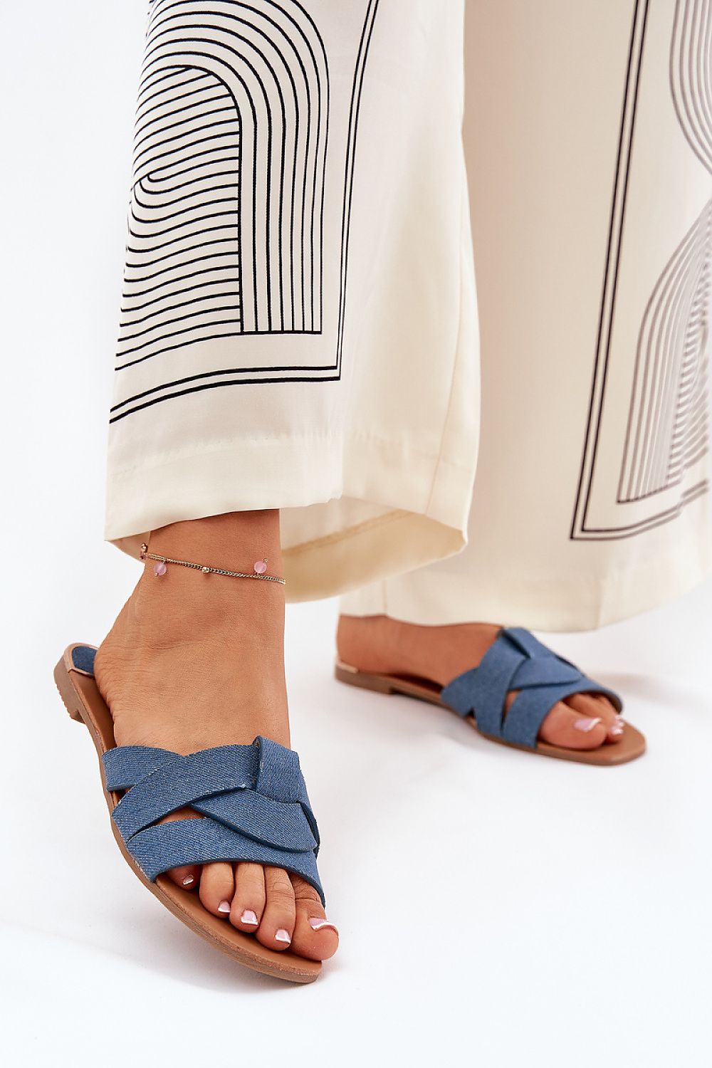 slippers model 209937 Step in style