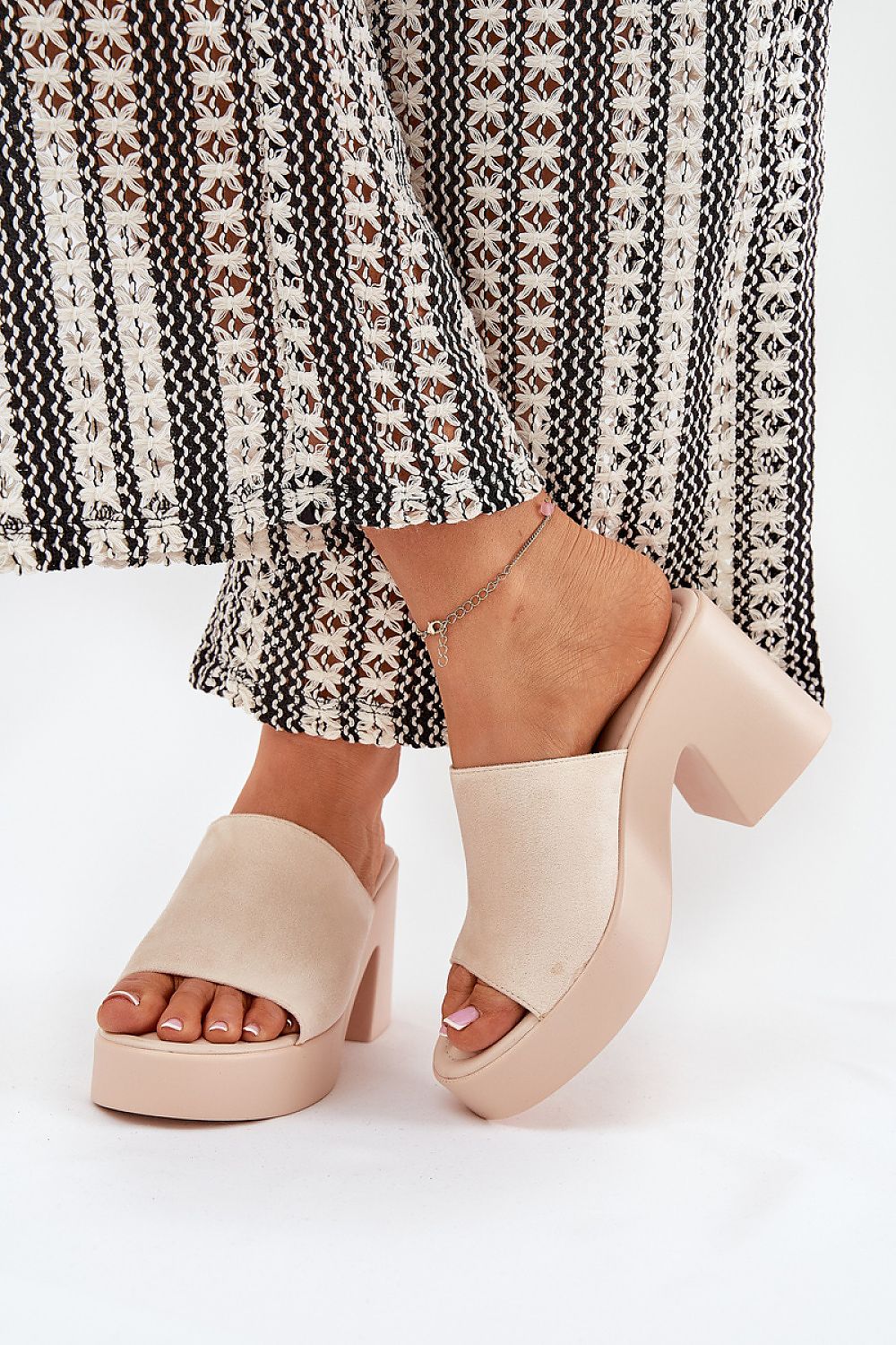 slippers model 209939 Step in style