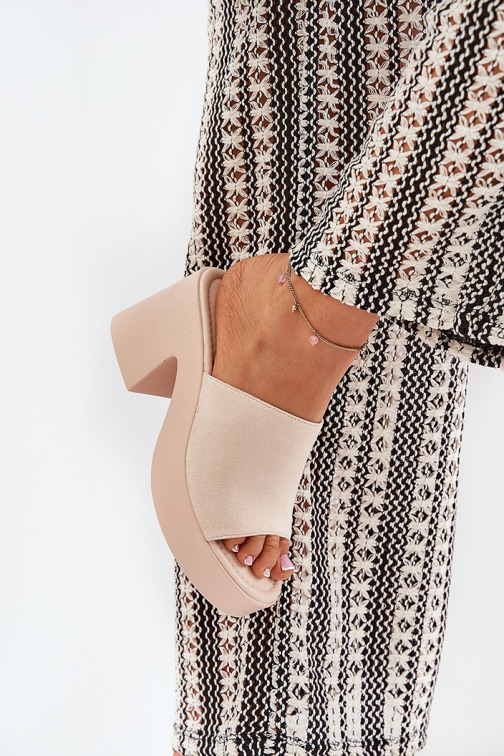 slippers model 209939 Step in style