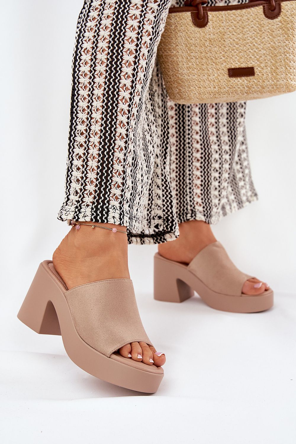 slippers model 209941 Step in style