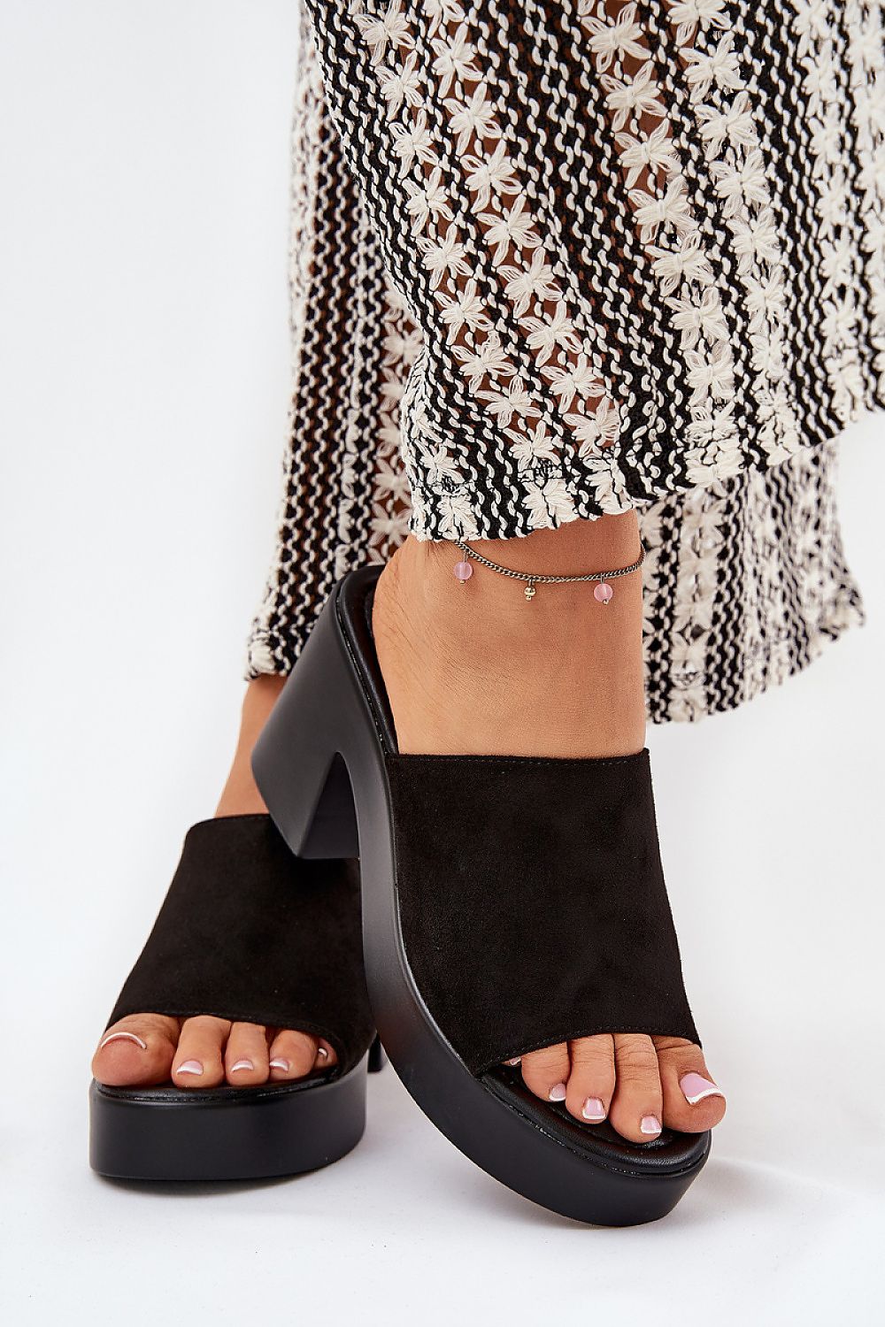 slippers model 209942 Step in style