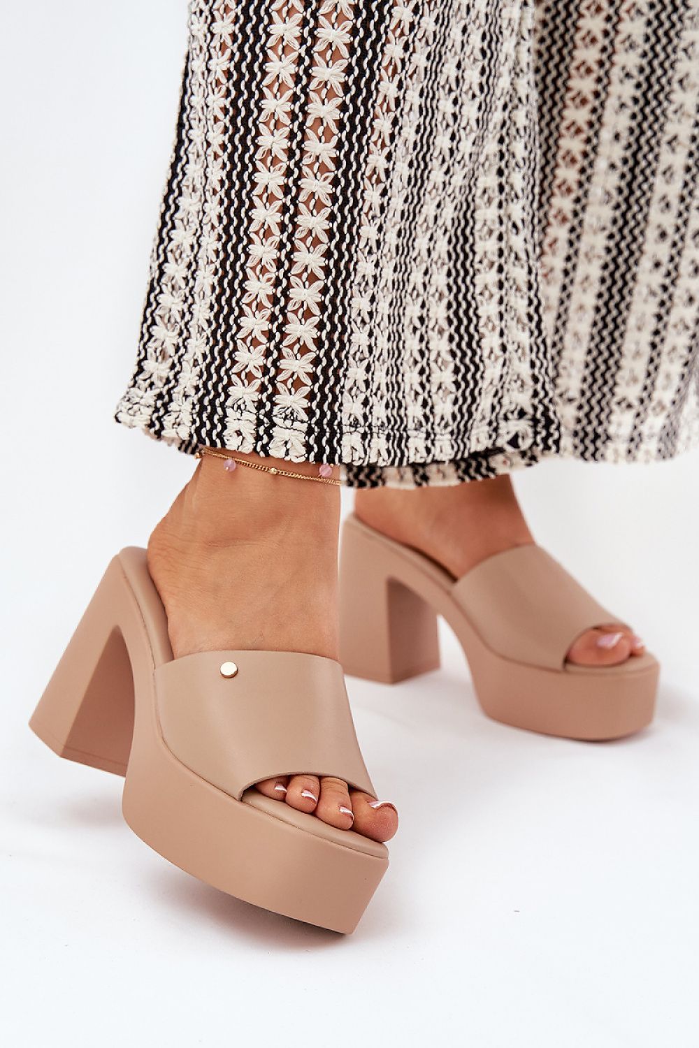 slippers model 209944 Step in style
