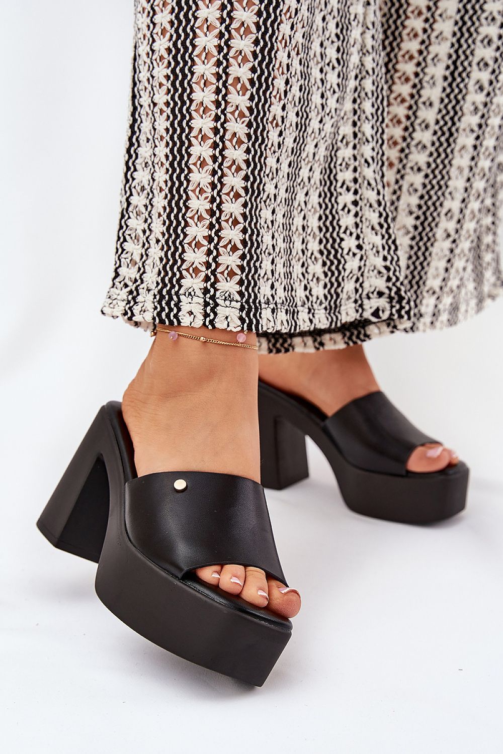 slippers model 209945 Step in style