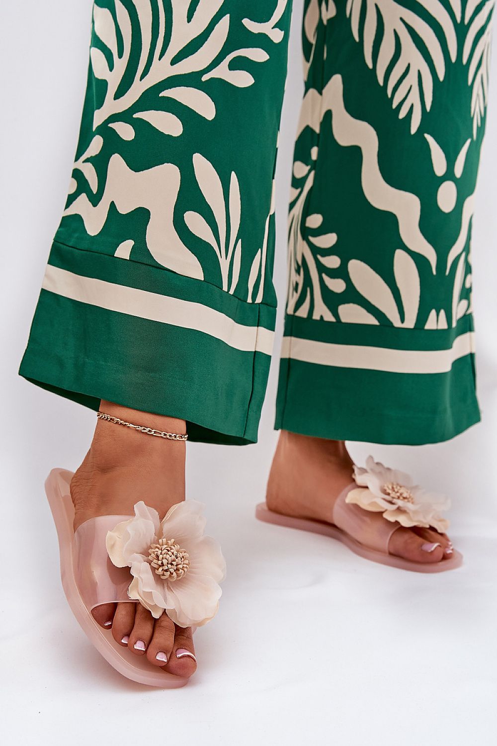 slippers model 209978 Step in style