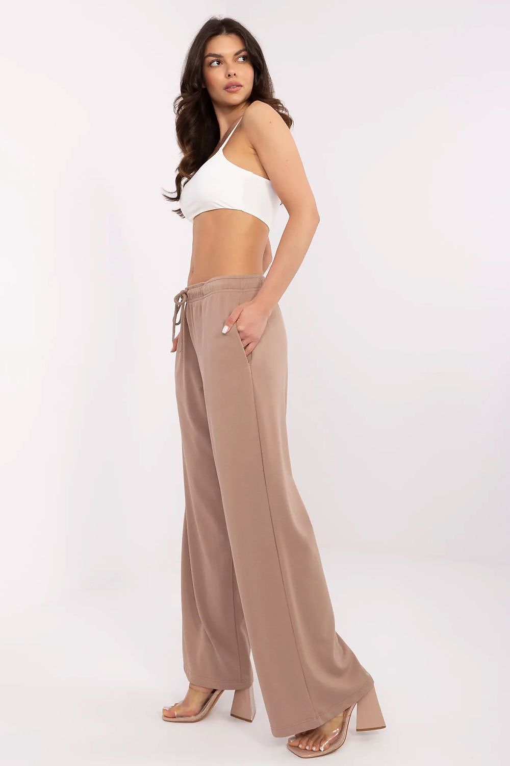 trainingsbroek model 210621 Relevance