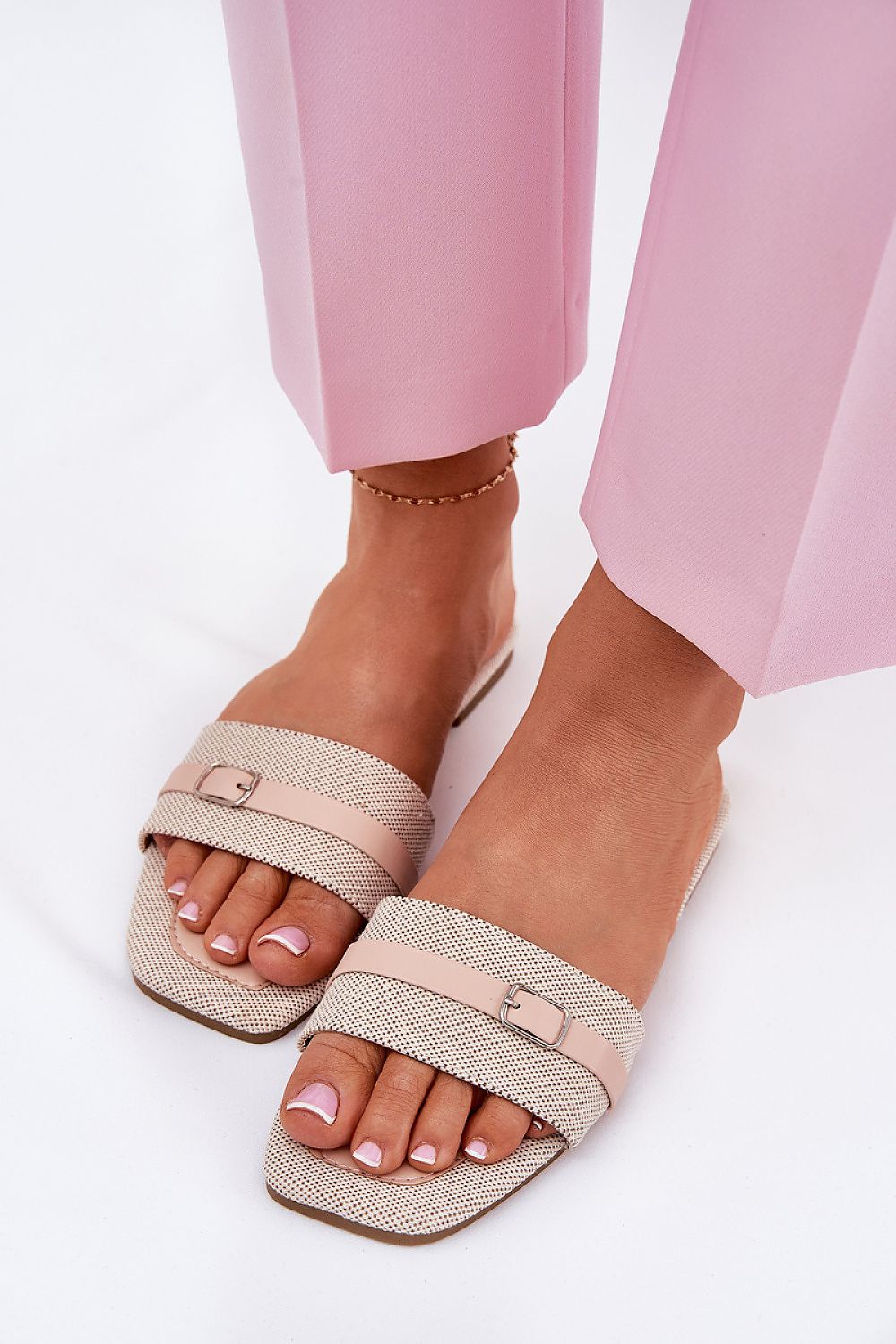 slippers model 211699 Step in style