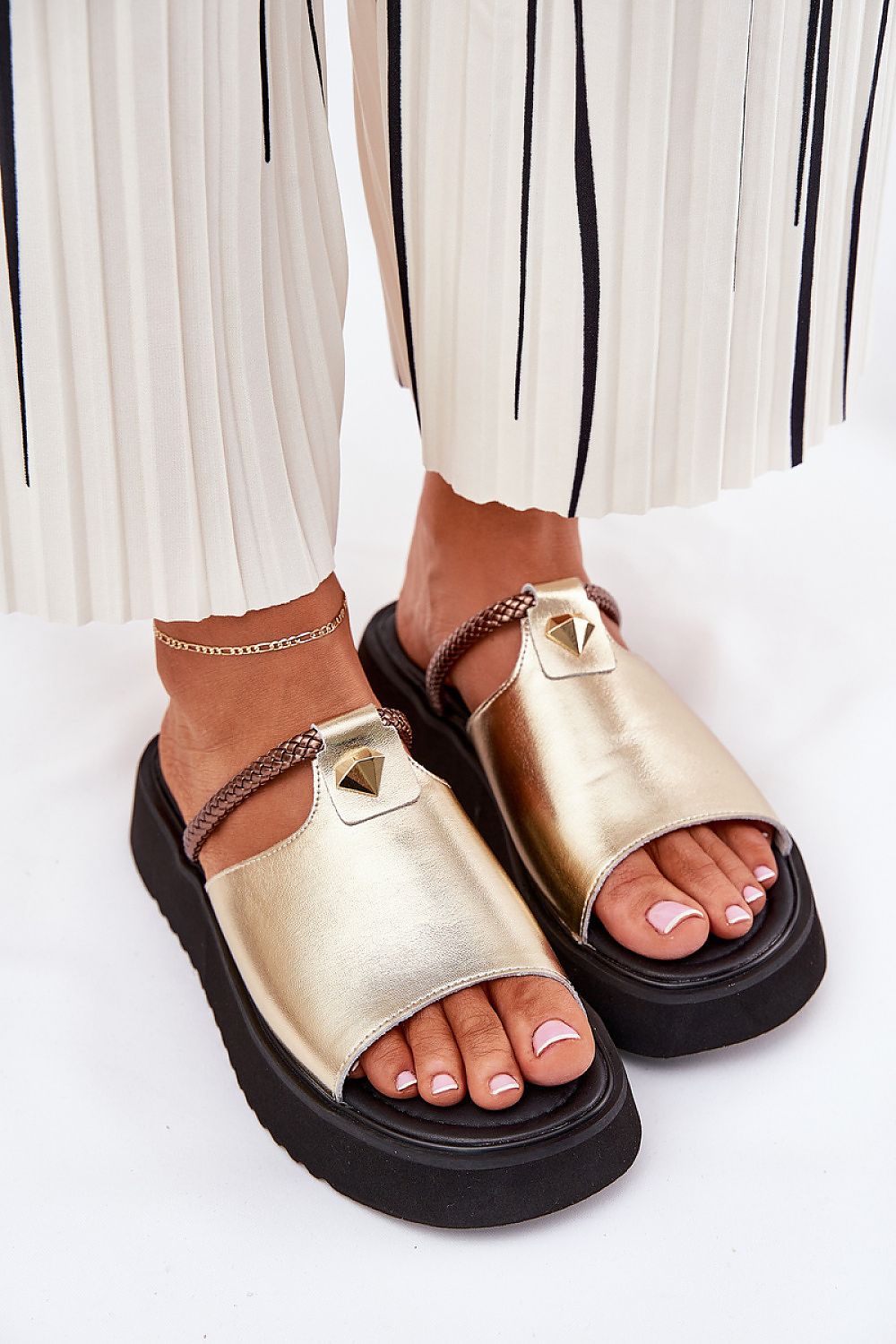 slippers model 211966 Step in style