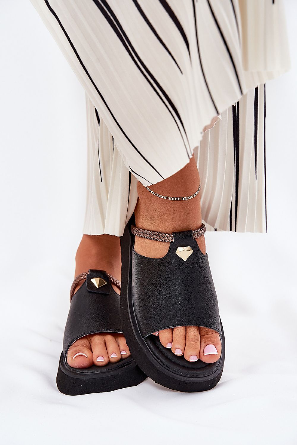 slippers model 211967 Step in style