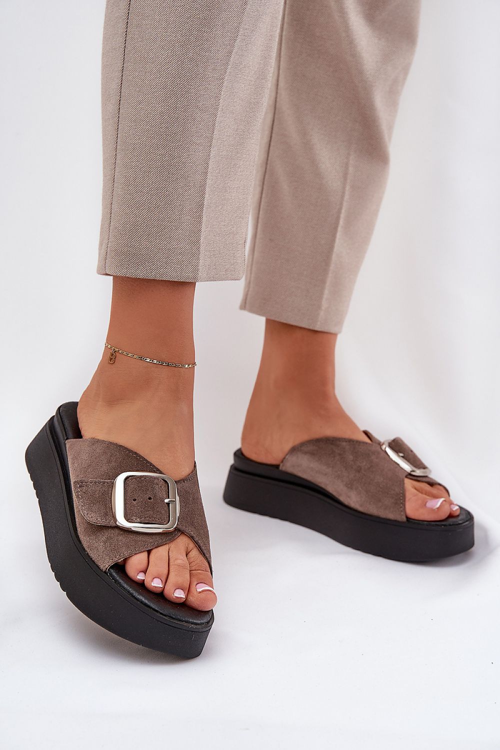 slippers model 211969 Step in style