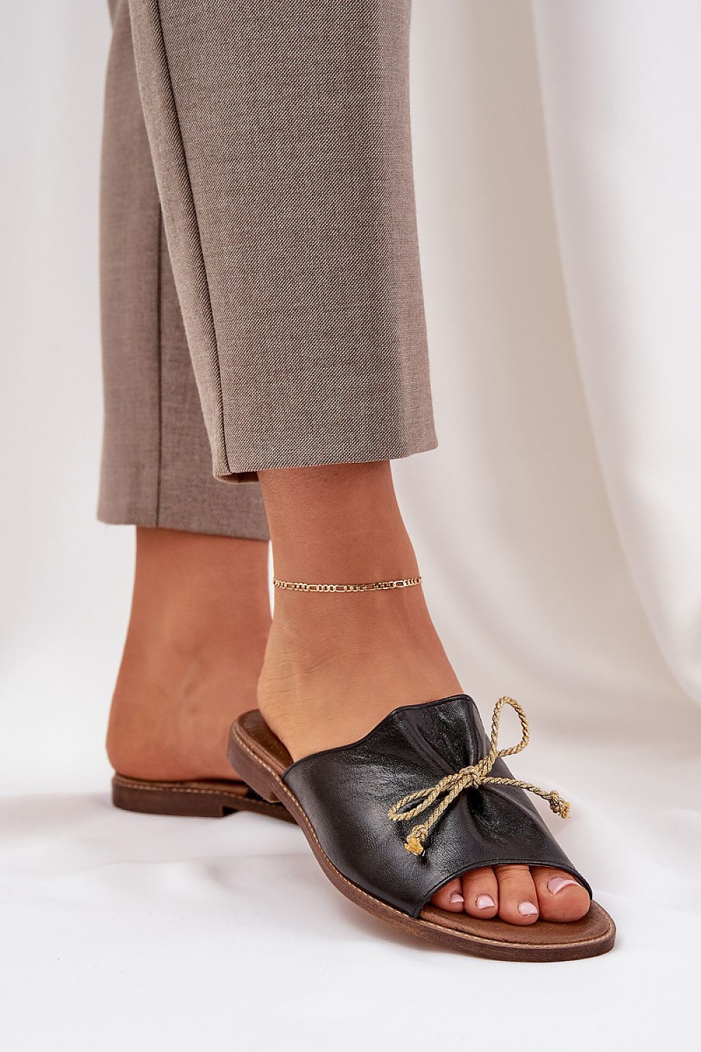 slippers model 211971 Step in style