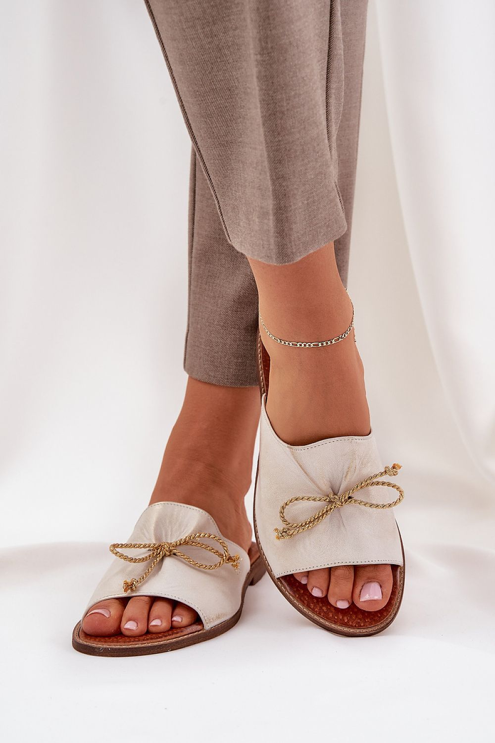 slippers model 211972 Step in style