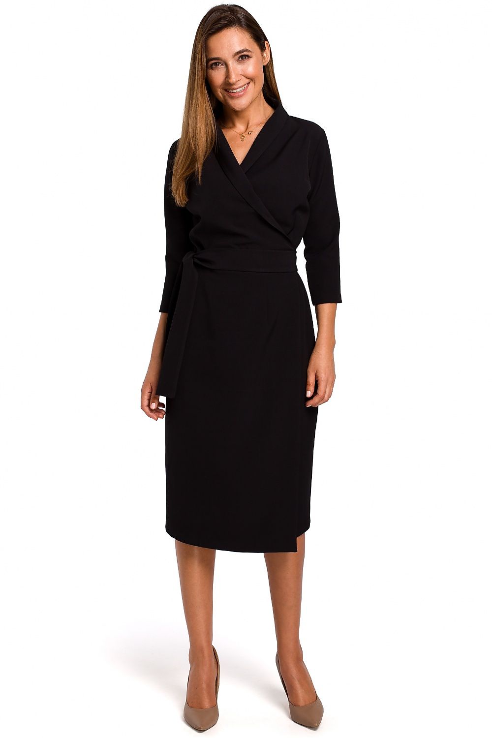 Ava Envelope Dress – Elegante jurk met enveloppe halslijn, sjaalkraag en smalle riem voor een slanker silhouet.
