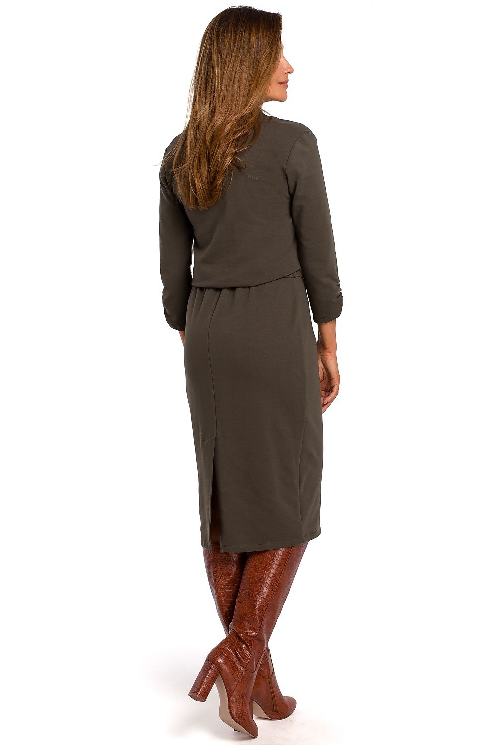 Nova Knit Dress – Klassieke gebreide damesjurk met elegante halslijn en elastische taille. Comfortabele en stijlvolle jurk voor dagelijks gebruik.