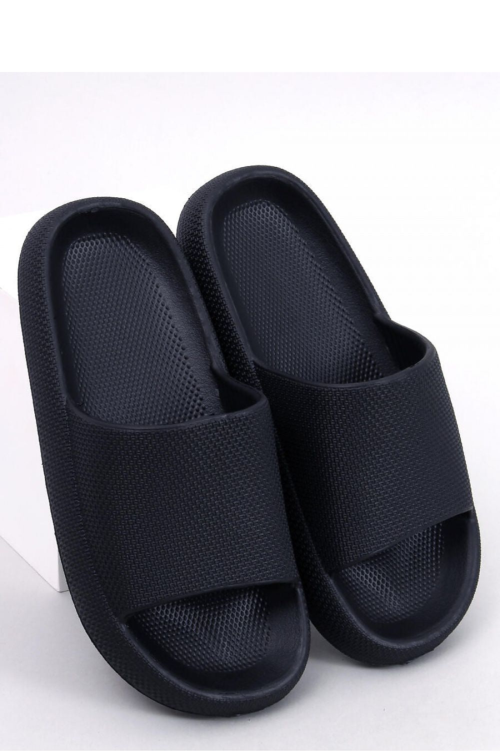 slippers model 180433 Inello