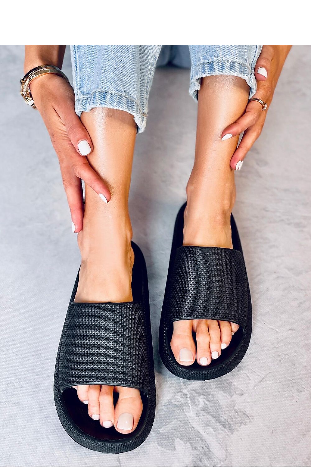 slippers model 180433 Inello