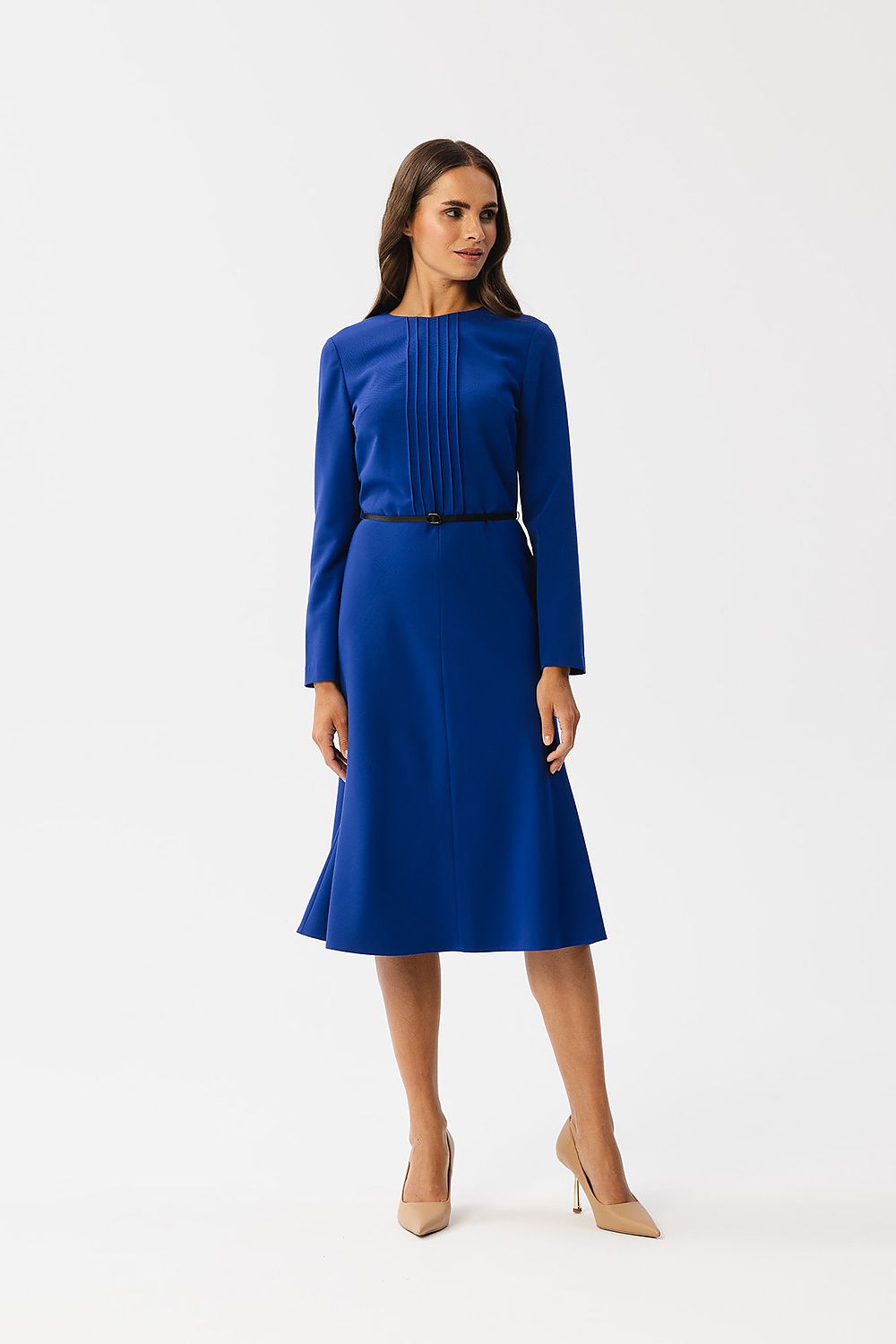 Eleganza Stitch Midi Dress – stijlvolle midi-jurk met decoratieve stiksels, kunstleren riem en lange mouwen.