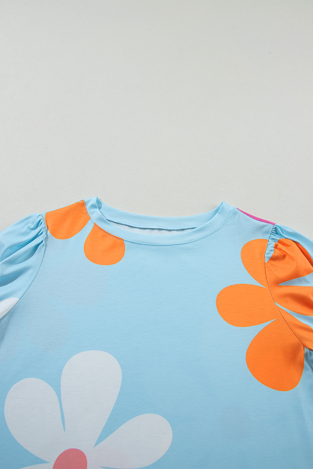 Zwarte Tee met bloemenprint - PrizQ