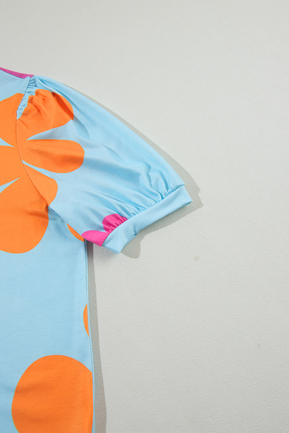 Zwarte Tee met bloemenprint - PrizQ