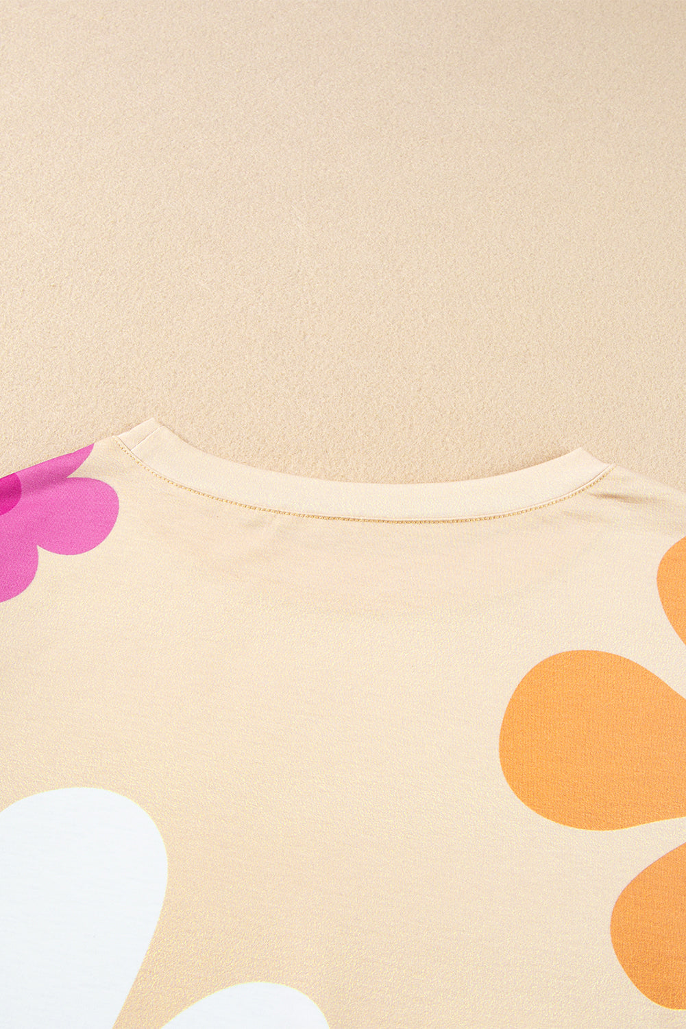 Zwarte Tee met bloemenprint - PrizQ