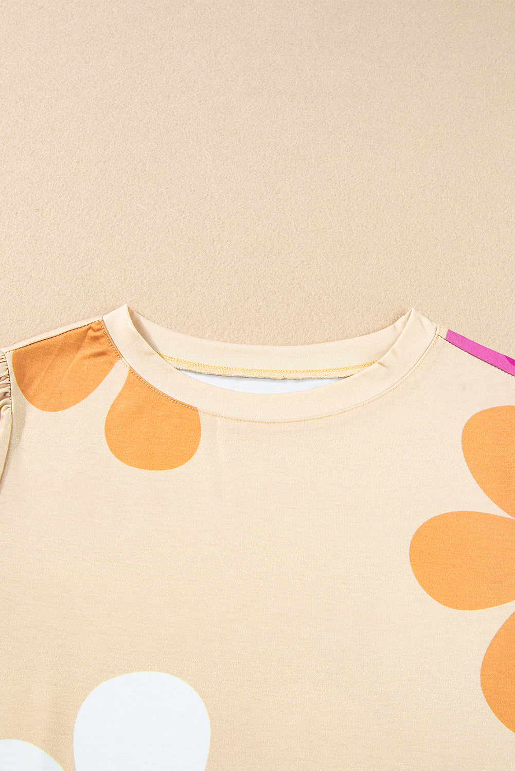 Zwarte Tee met bloemenprint - PrizQ
