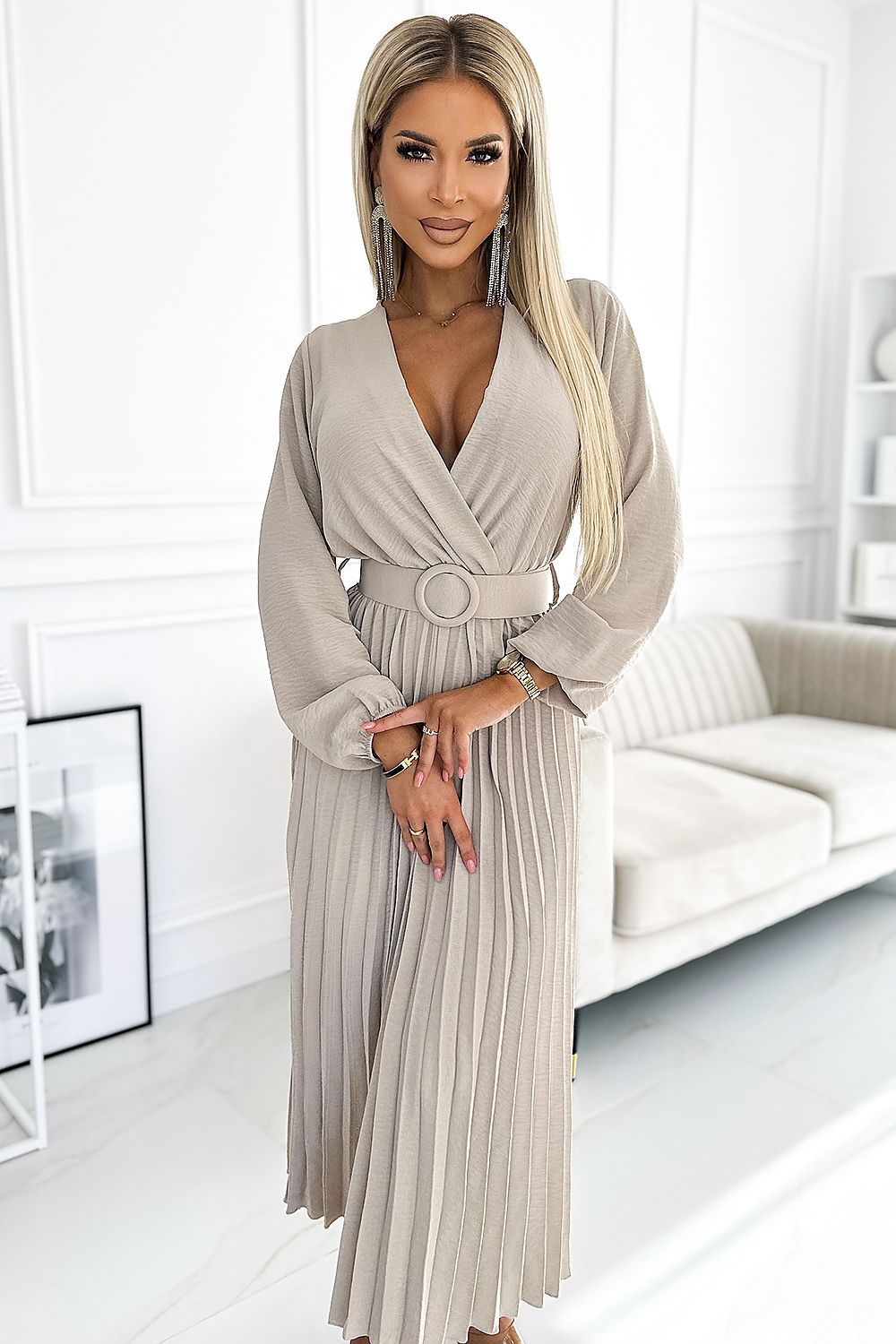 Geplooide midi-jurk met brede ceintuur en lange mouwen – numoco basic collectie