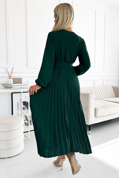 Groene feestjurk met ceintuur – numoco basic collectie