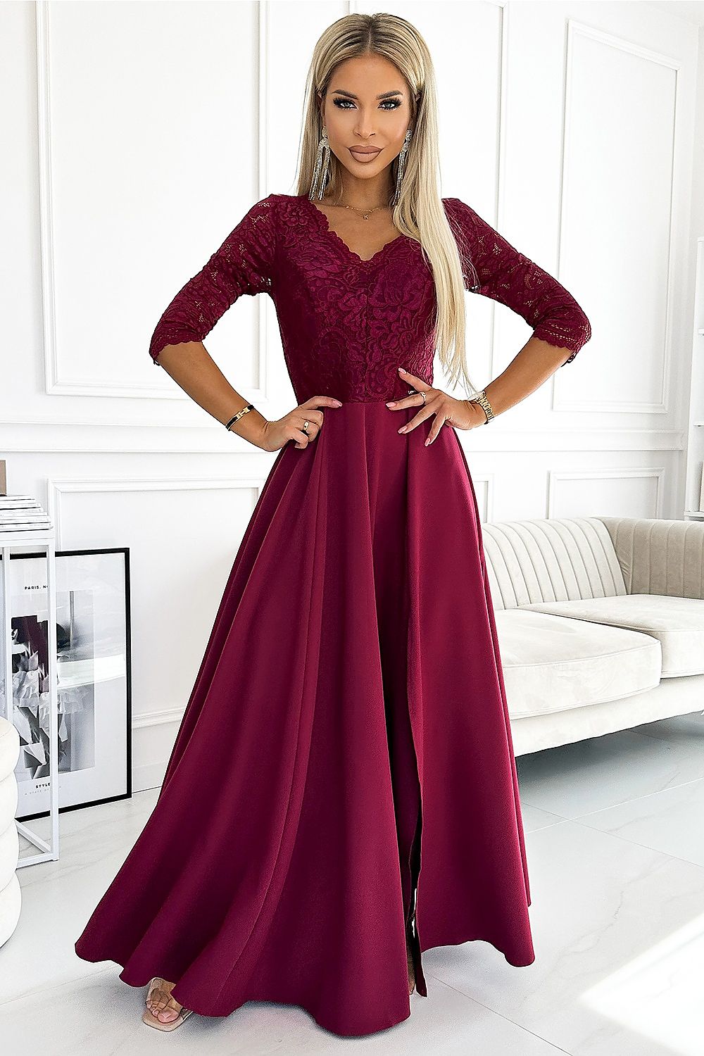 Model draagt ivoren Numoco jurk op bruiloft – Elegante outfit voor speciale gelegenheden