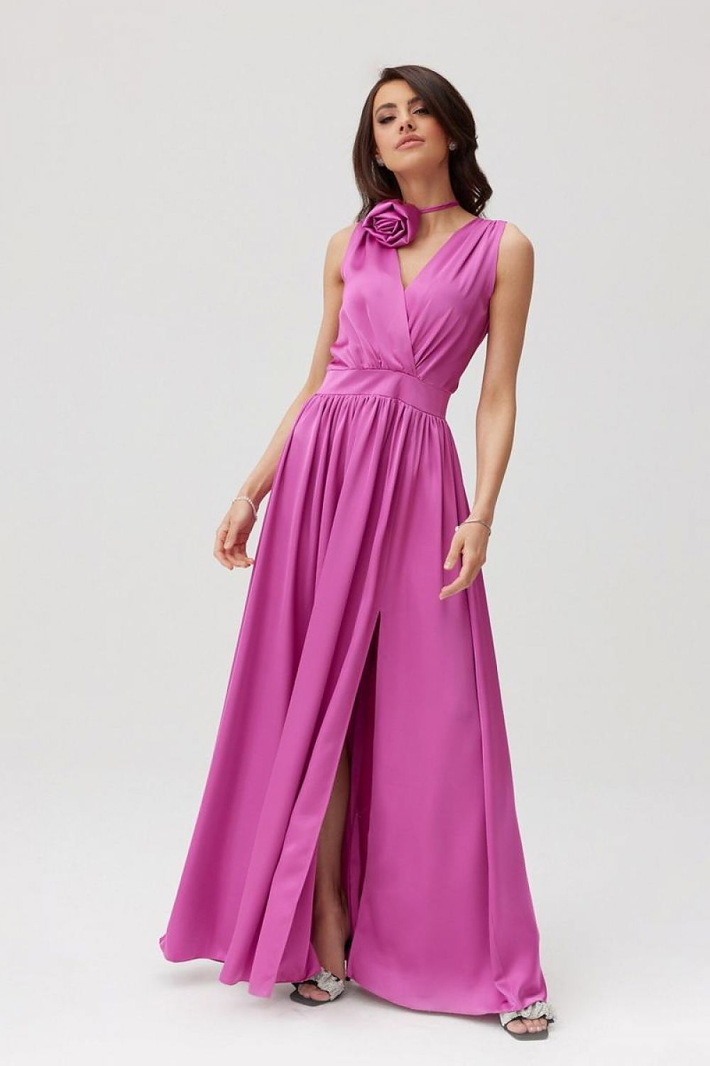 Elegante satijnen avondjurk met ruguitsnede en beensplit – Roco Fashion