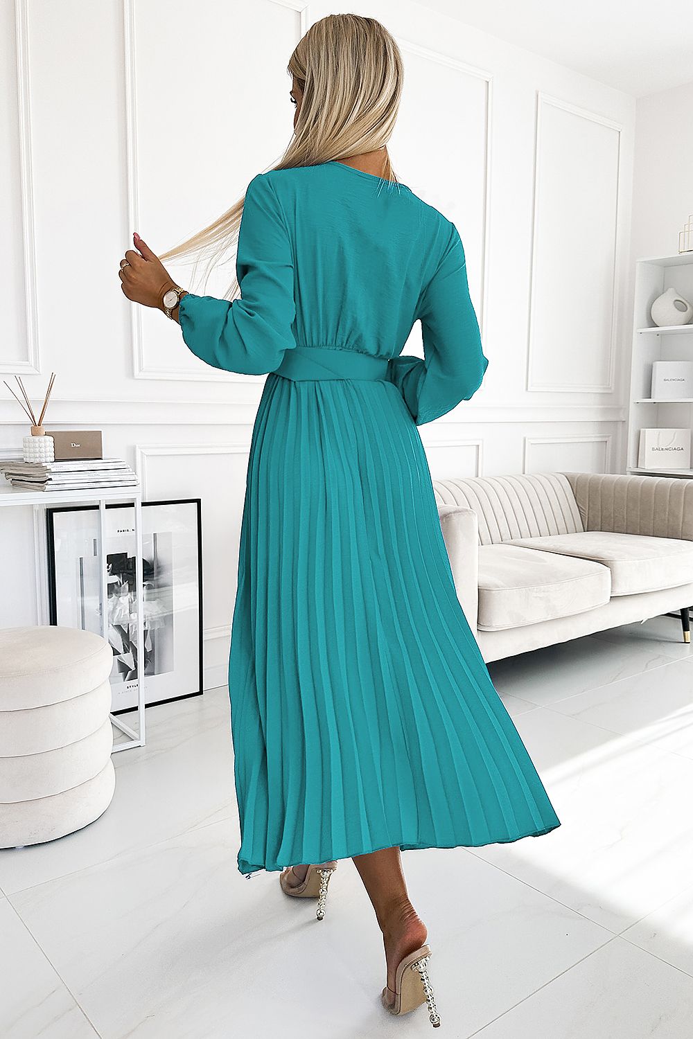 Groene feestjurk met ceintuur – numoco basic collectie