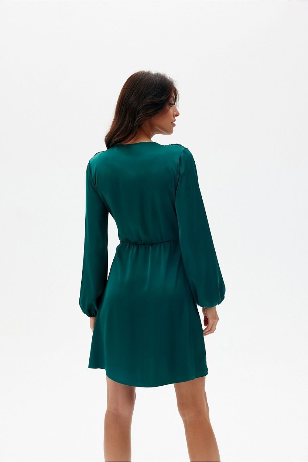 Charmelle Jurk gecombineerd met pumps en goudkleurige sieraden – Formele gelegenheden