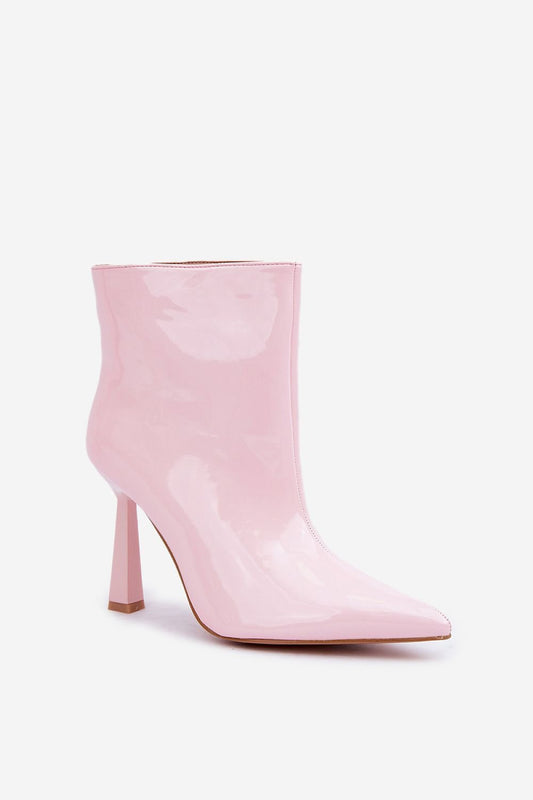 Detail neus:&nbsp;Puntige neus en hoge hak – Step-in-Style Laarzen