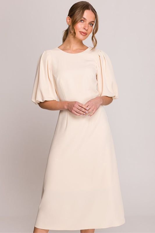 Belle Amara – romantische midi-jurk met pofmouwen, ronde halslijn en V-uitsnijding op de rug. Elegant en vrouwelijk ontwerp, gemaakt in Polen.