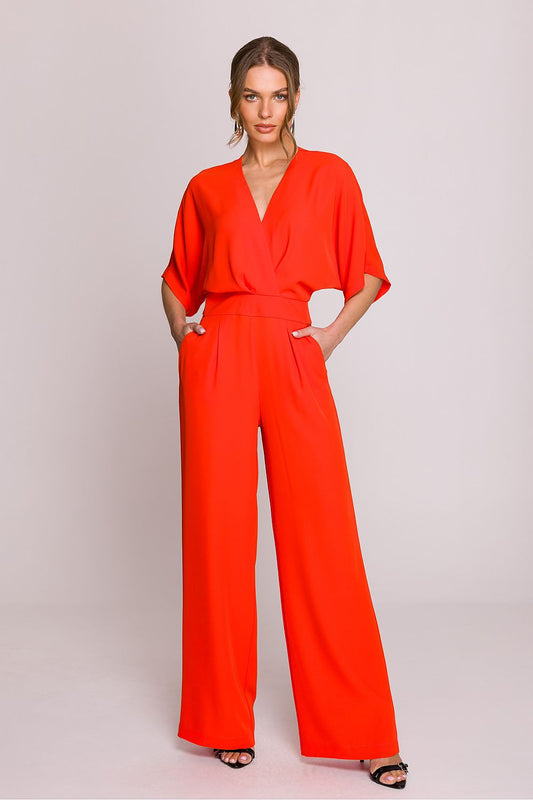 Elegant damesbroekpak met wikkeltop en V-hals – Model 209121 in rood