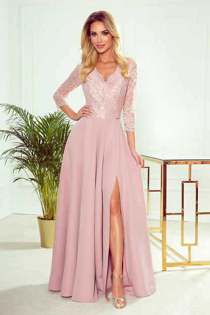 Model draagt ivoren Numoco jurk op bruiloft – Elegante outfit voor speciale gelegenheden