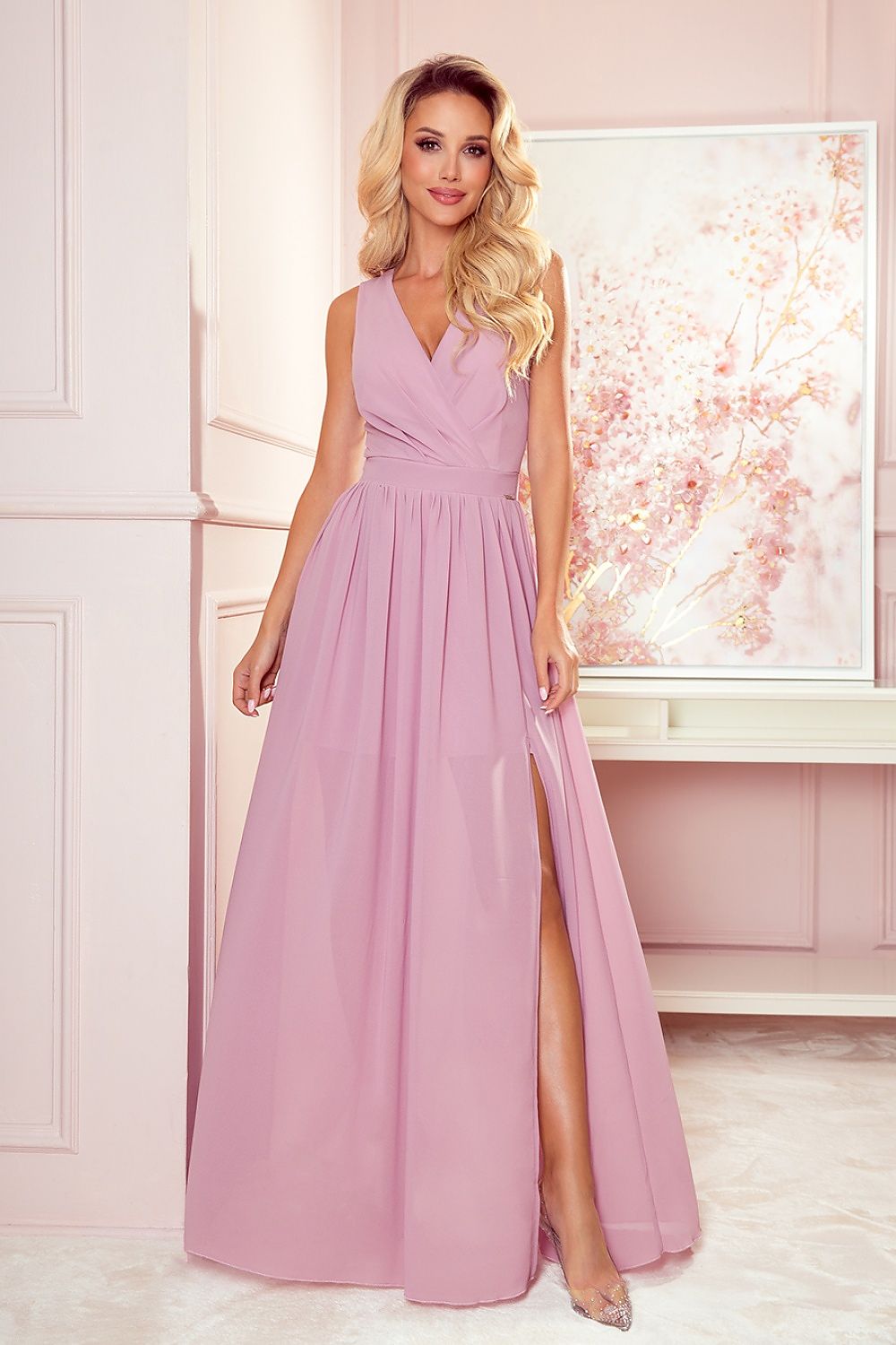 Justine Midnight Glamour Maxi Jurk meerdere kleuren met glitter, draaiend om de strik op de rug te tonen.