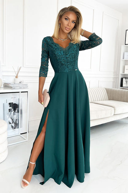 Model draagt ivoren Numoco jurk op bruiloft – Elegante outfit voor speciale gelegenheden