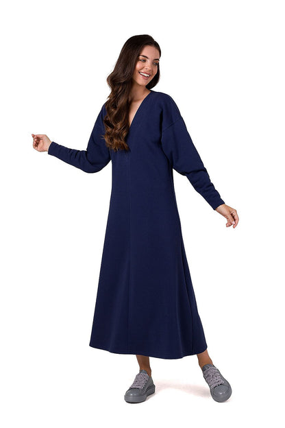 Gebreide maxi-jurk met V-hals en brede plooi – Numoco V-Pleat Cascade Dress